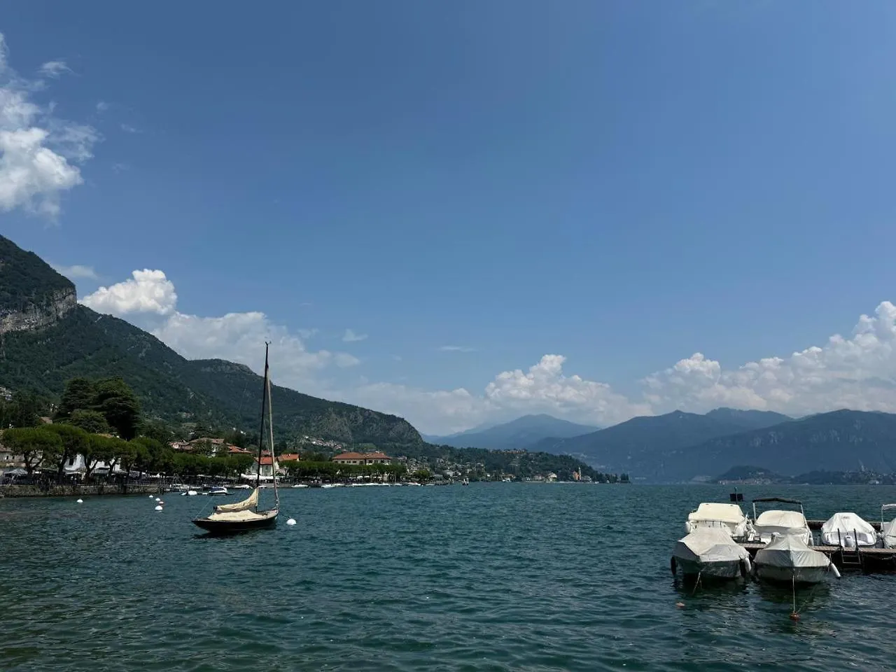 Una finestra sul lago Argegno Italia